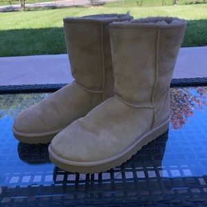 Like New Uggs size 9